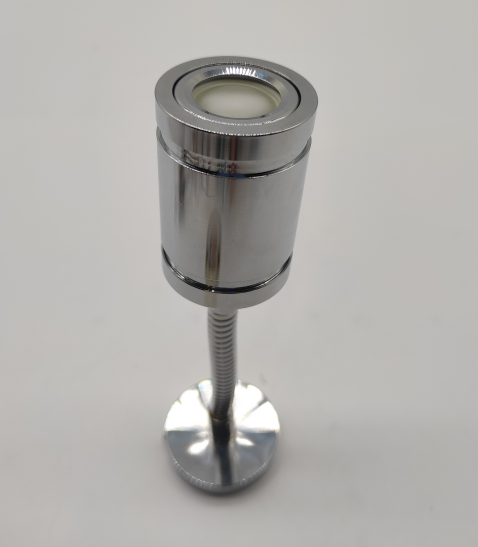 Por que as luzes dos carros são essenciais para uma direção noturna segura?